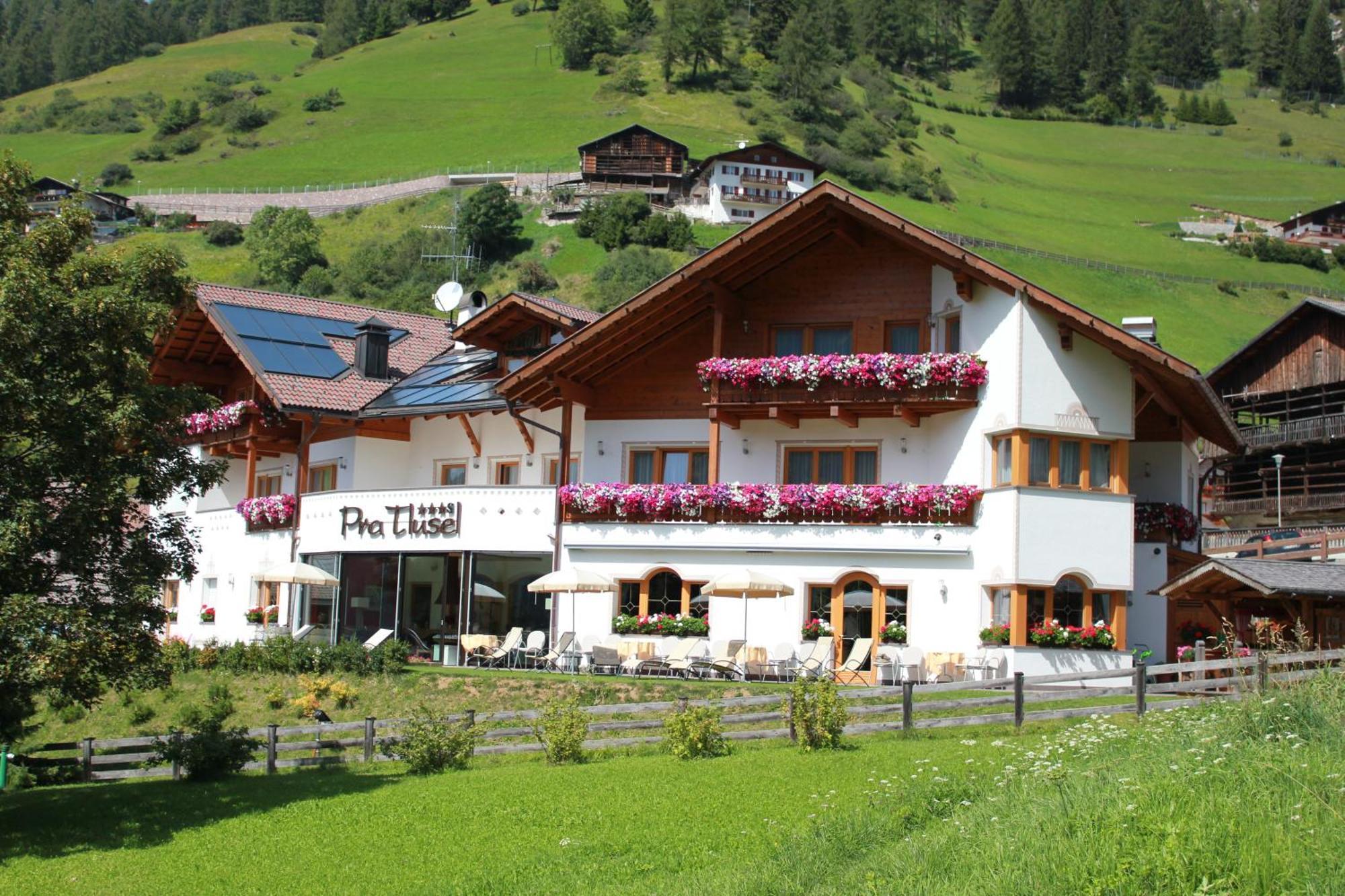 Hotel Pra Tlusel Selva di Val Gardena Dış mekan fotoğraf